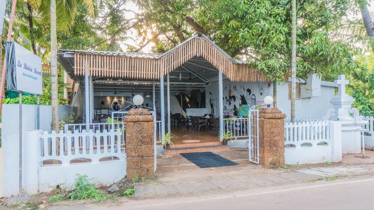 Hotel La Riviere Morjim Exterior foto