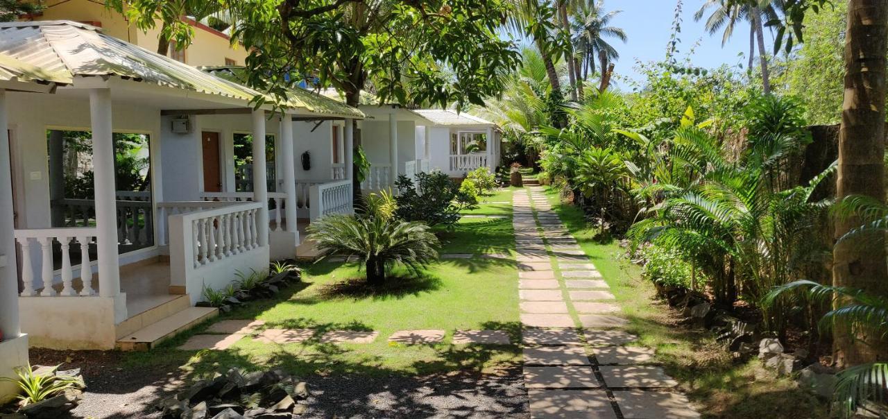Hotel La Riviere Morjim Exterior foto