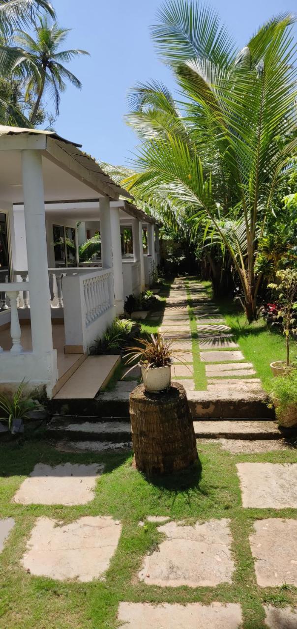Hotel La Riviere Morjim Exterior foto